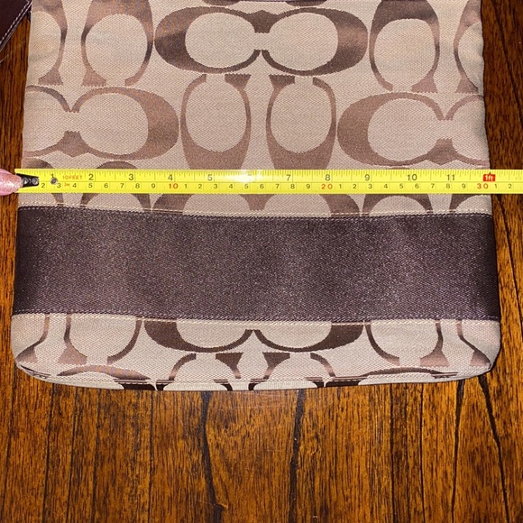 Coach Signature C Shoulder Purse Brown - Picture 4 of 10